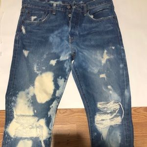 Men’s Levi’s distressed